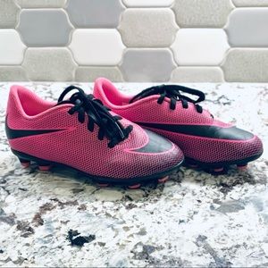 Nike Bravata Soccer Cleats ~ size 1.5